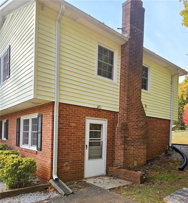 206 Bessemer Court King, NC 27021 - Photo 4 of 43