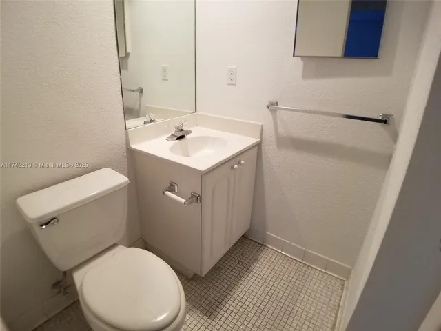 $2,200 | 4001 South Ocean Drive, Unit 4H, Hollywood, FL 33019