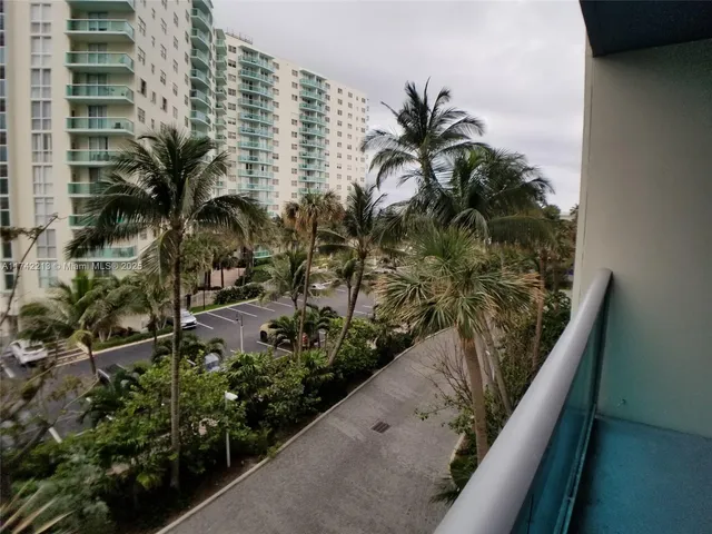 $2,200 | 4001 South Ocean Drive, Unit 4H, Hollywood, FL 33019
