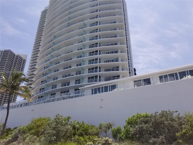 $2,200 | 4001 South Ocean Drive, Unit 4H, Hollywood, FL 33019