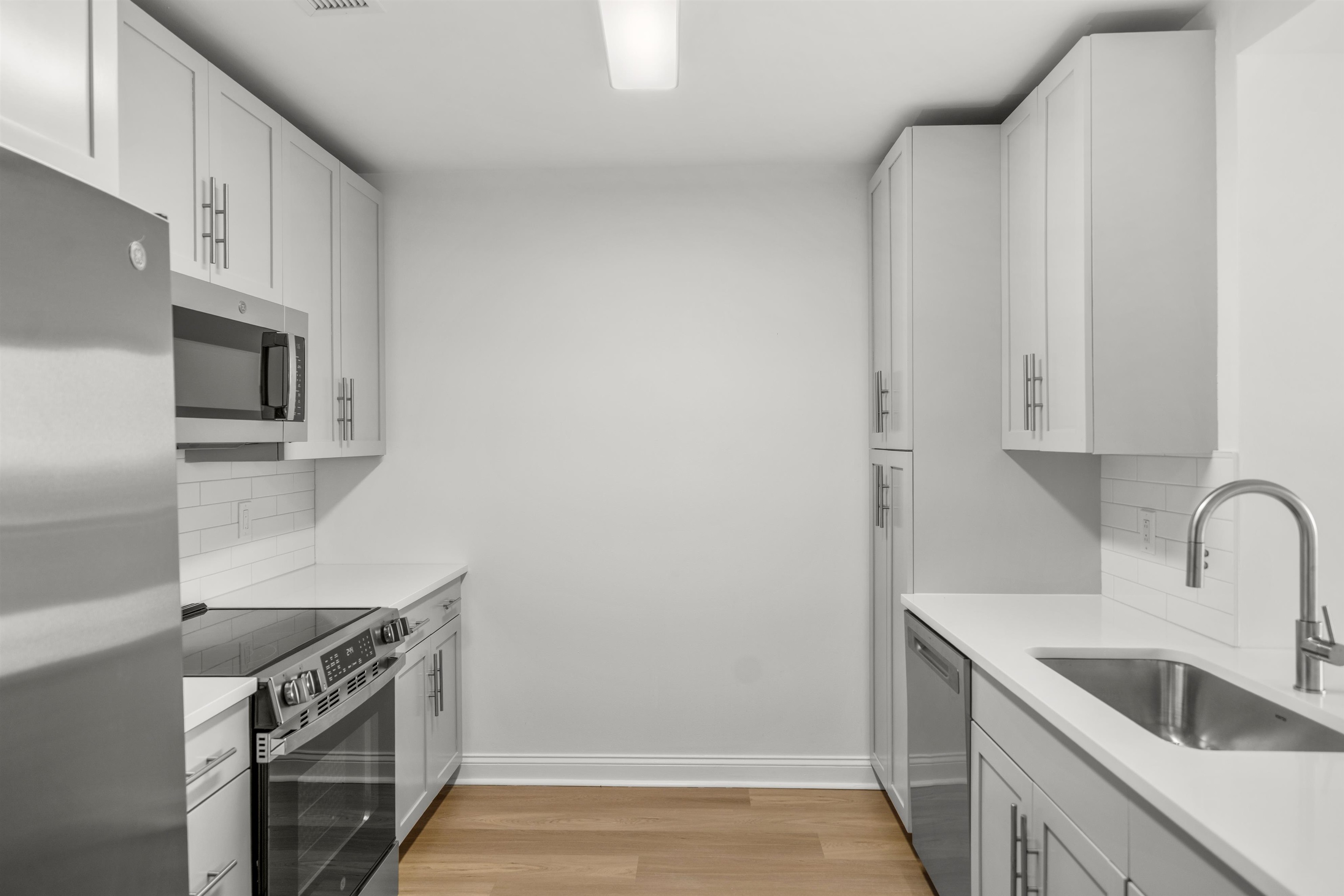 99 Gorge Road, Unit 1405 Edgewater, NJ 07020 - Photo 8 of 15