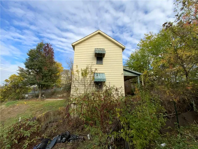 a view of living room washer and dryer
