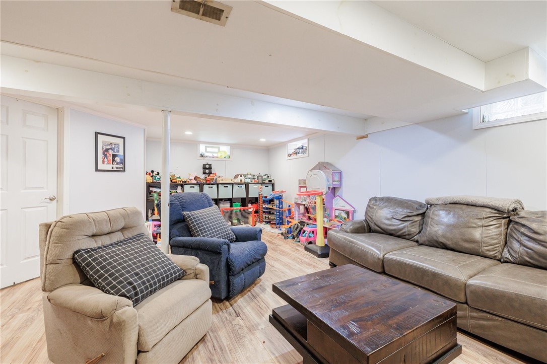 211 Vineyard Drive Greece, NY 14616 - Photo 23 of 28