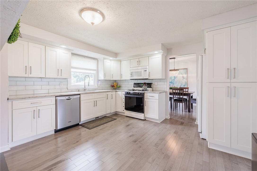 211 Vineyard Drive Greece, NY 14616 - Photo 8 of 28