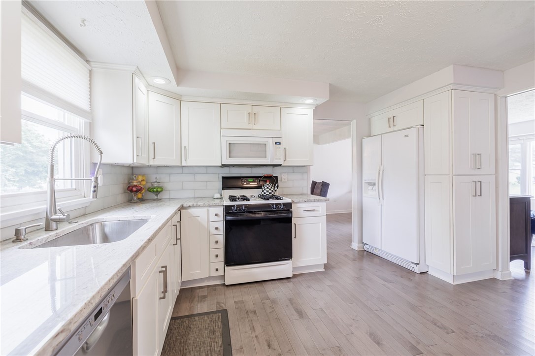 211 Vineyard Drive Greece, NY 14616 - Photo 9 of 28