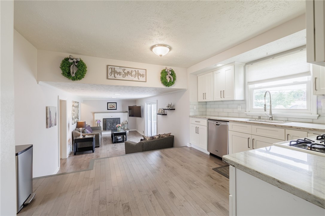 211 Vineyard Drive Greece, NY 14616 - Photo 10 of 28