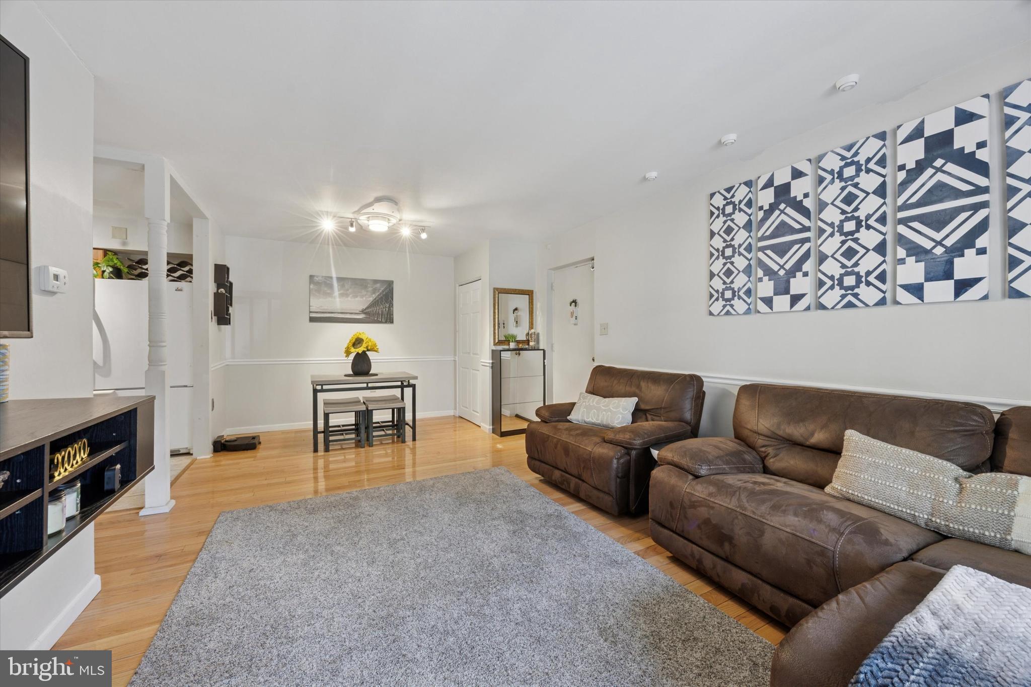 302 River Road, Unit D8 Wilmington, DE 19809 - Photo 2 of 20 Living Room