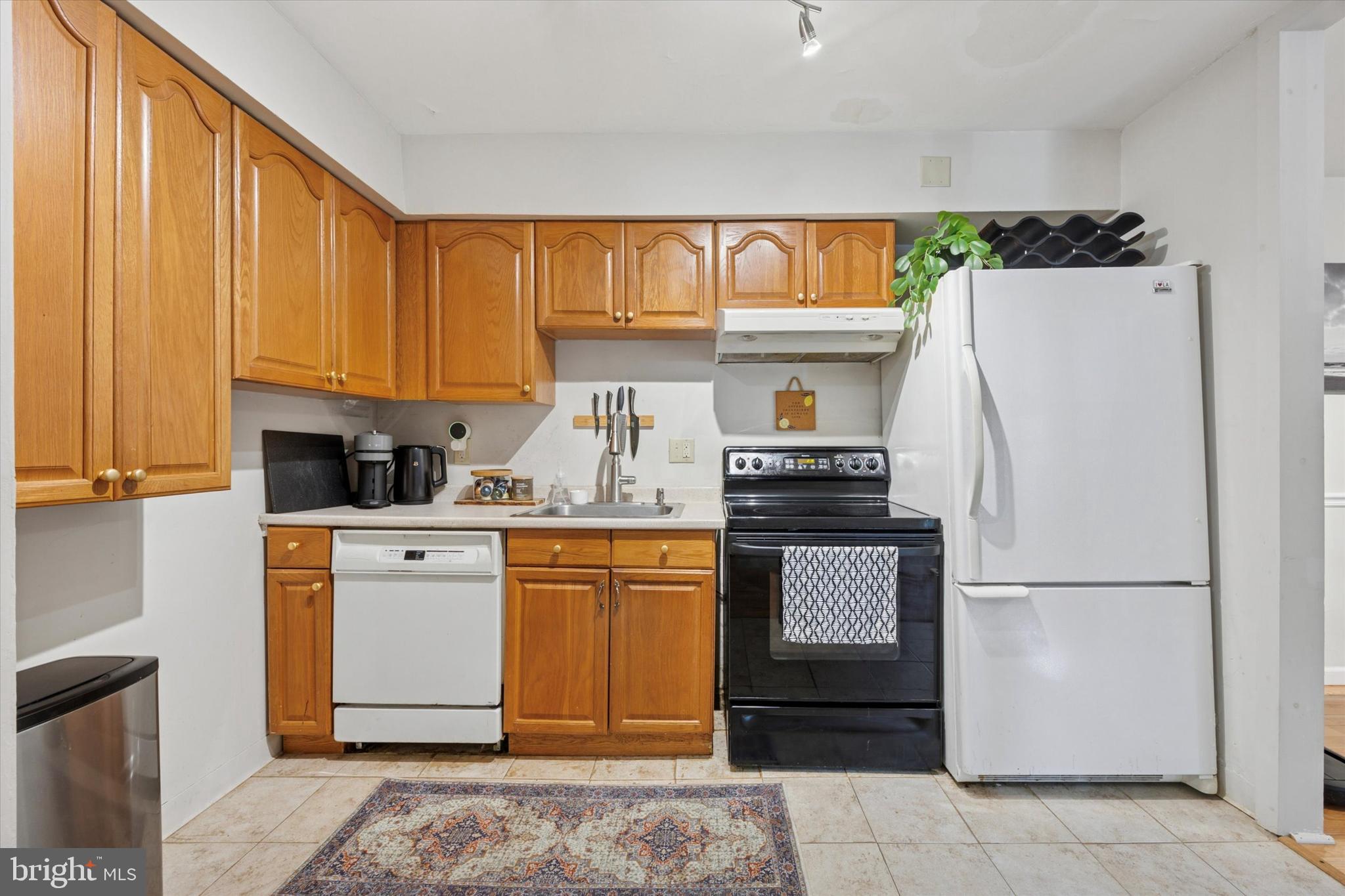 302 River Road, Unit D8 Wilmington, DE 19809 - Photo 8 of 20 Kitchen