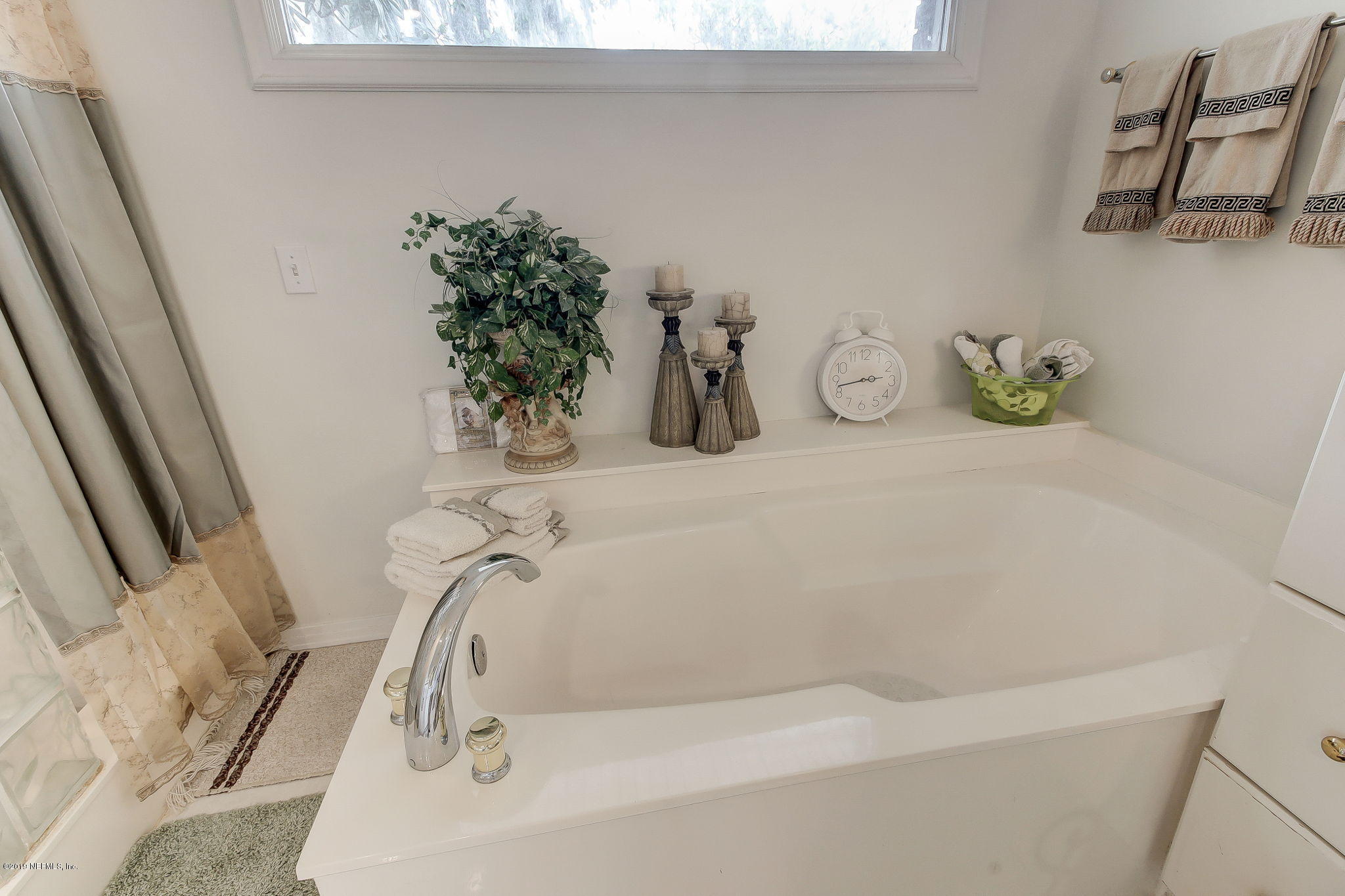 8487 Hollyridge Road Jacksonville, FL 32256 - Photo 39 of 88 Master Bathroom Tub