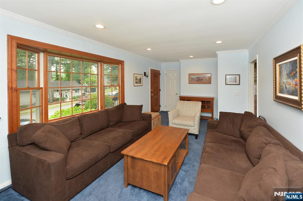 30 Knolls Road Bloomingdale, NJ 07403 - Photo 5 of 32