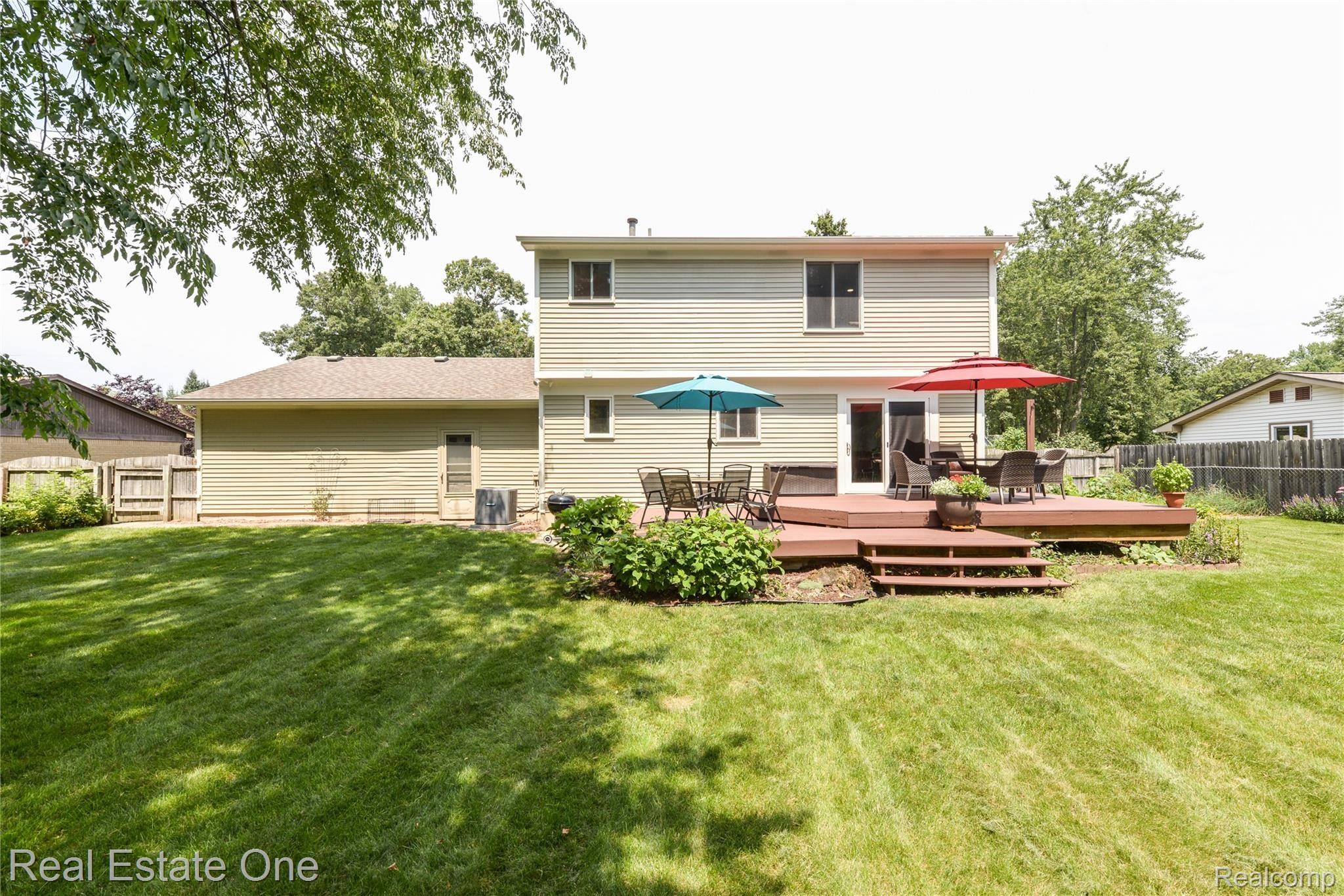3007 Shewbird Road Wixom, MI 48393 - Photo 2 of 48 Two level deck