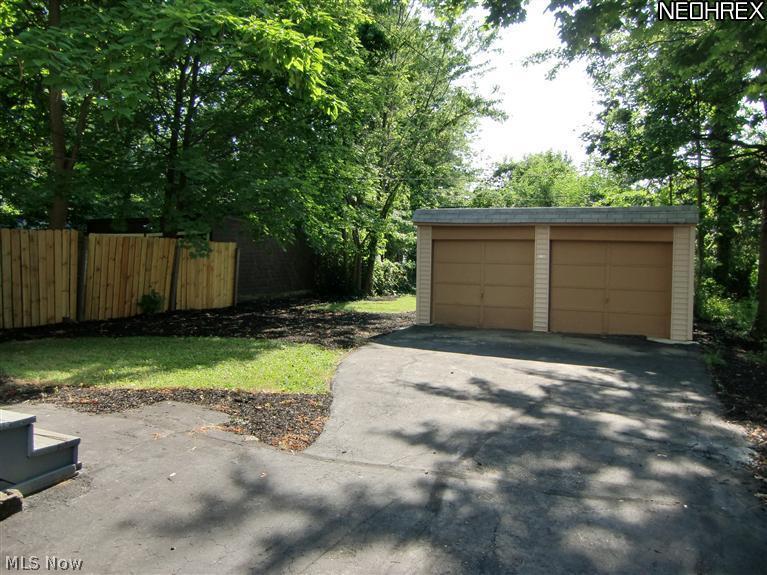 1054 Yellowstone Road Cleveland, OH 44121 - Photo 18 of 19