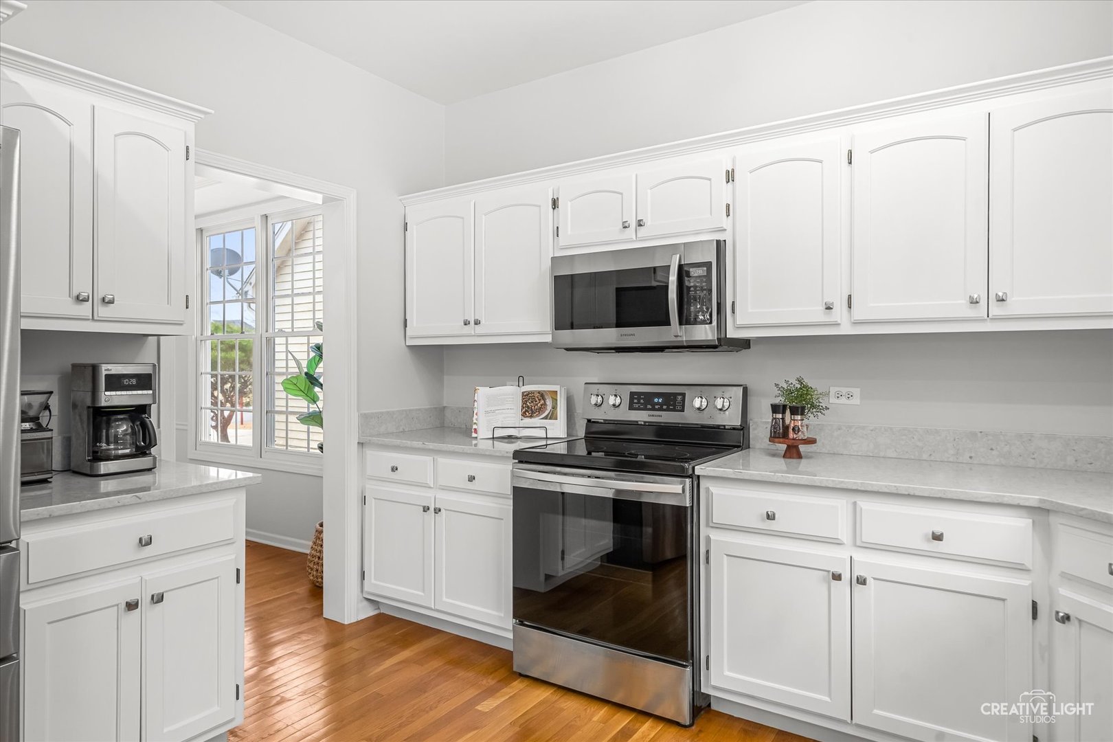 2311 Leverenz Road Naperville, IL 60564 - Photo 5 of 36