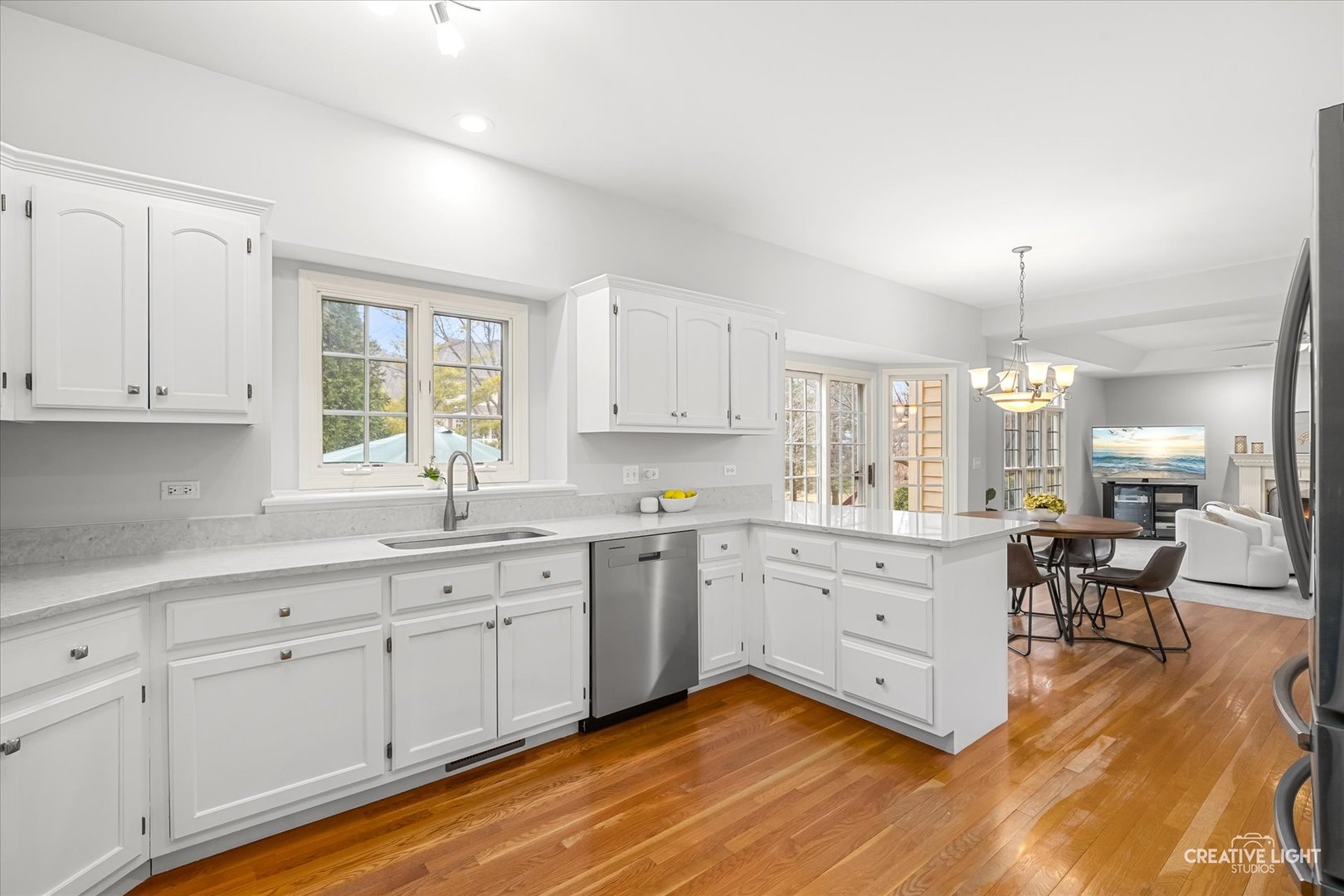 2311 Leverenz Road Naperville, IL 60564 - Photo 7 of 36