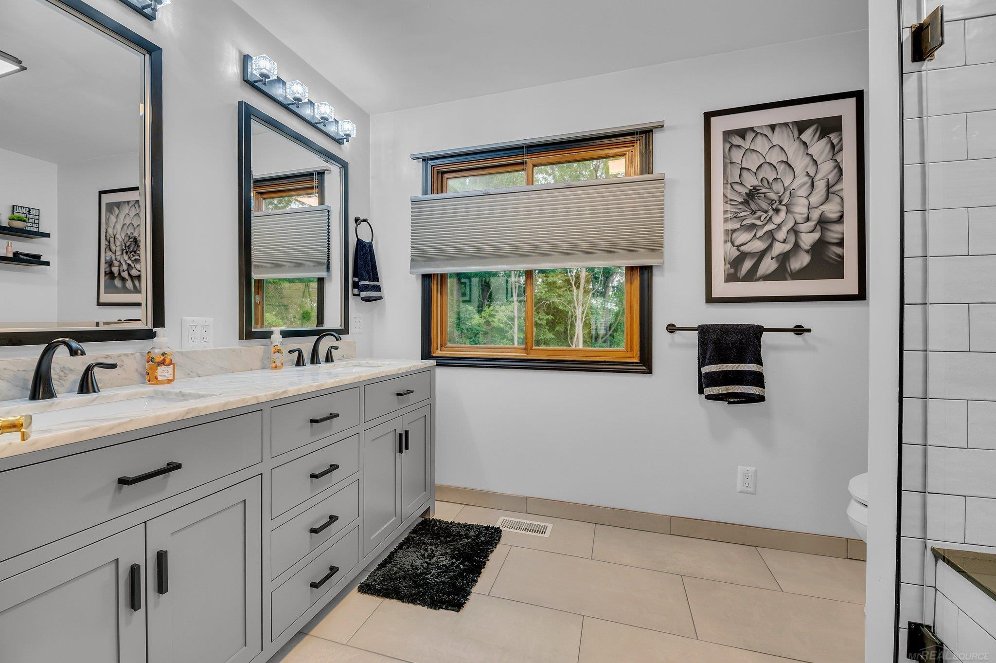 1141 Heights Road Lake Orion, MI 48362 - Photo 14 of 38 50143551-fb666a96-d4c0-4589-8ad2-077814b3cea7.JPG