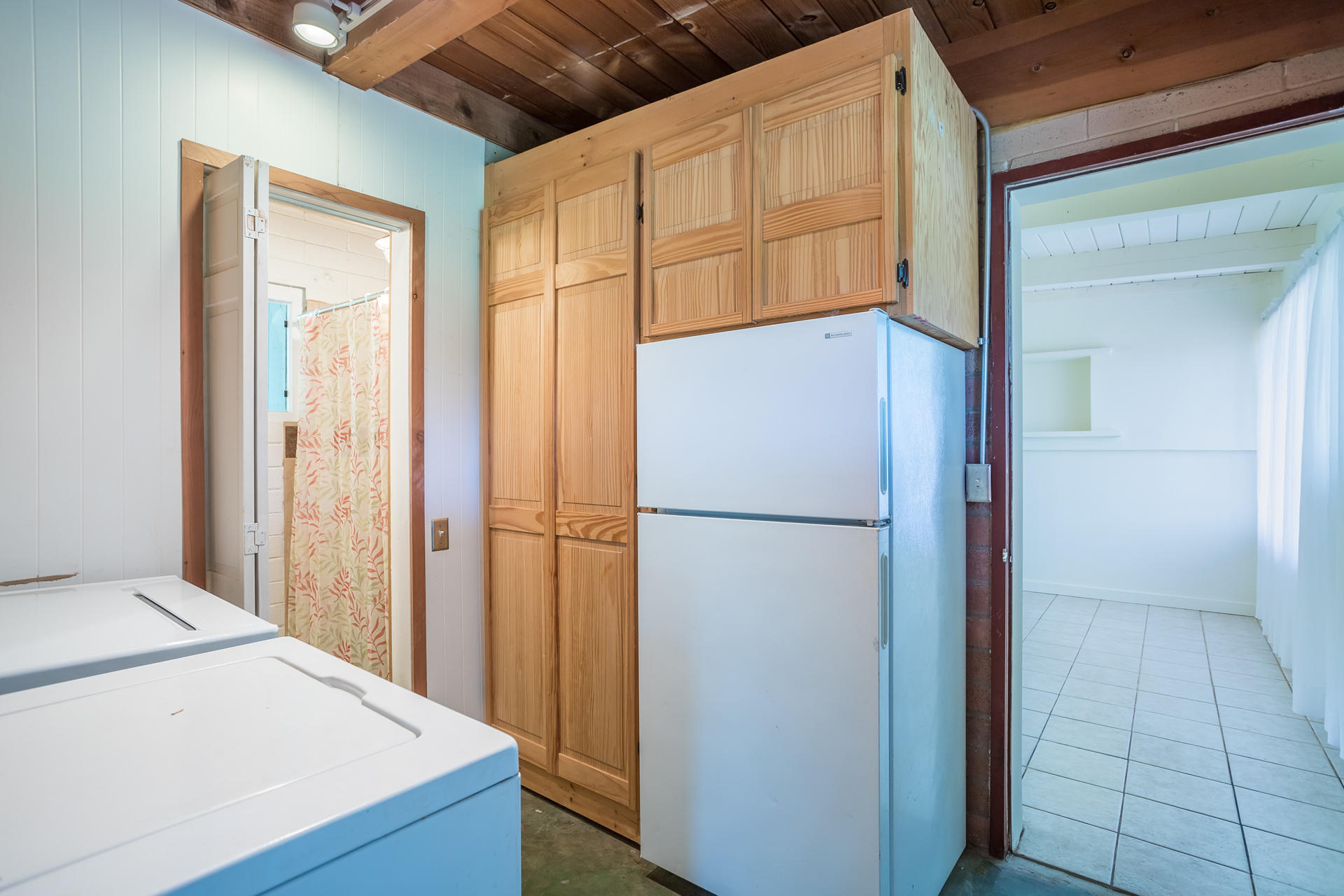 22437 Adobe Road Cottonwood, CA 96022 - Photo 14 of 28 55 laundry2
