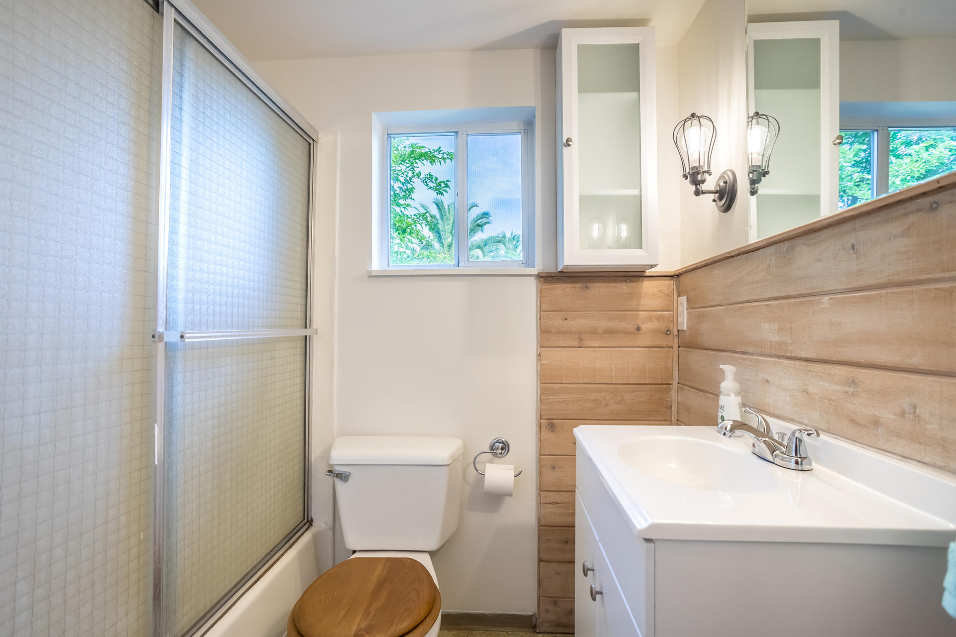 22437 Adobe Road Cottonwood, CA 96022 - Photo 15 of 28 36 master bath