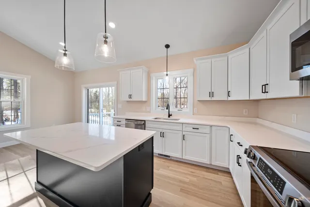 $724,800 | 80 Bypass 28, Derry, NH 03038