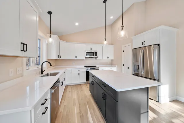 $724,800 | 80 Bypass 28, Derry, NH 03038