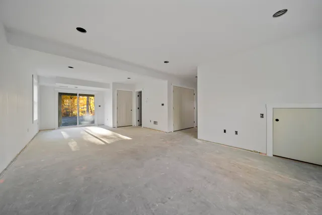 $724,900 | 80 Bypass 28, Derry, NH 03038