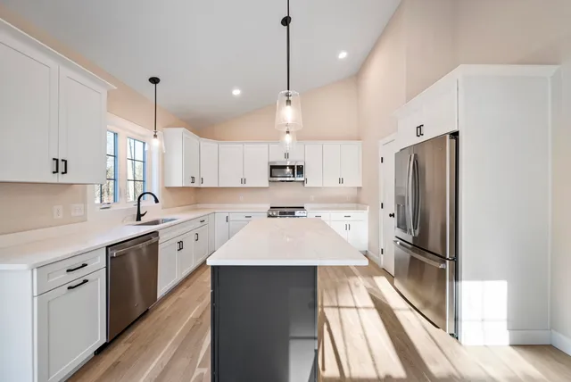 $724,800 | 80 Bypass 28, Derry, NH 03038