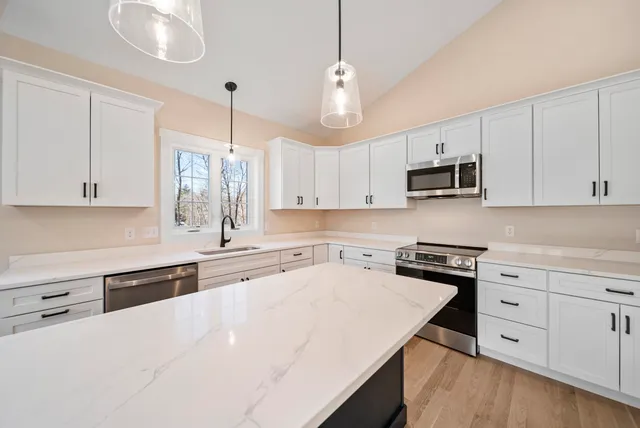 $724,800 | 80 Bypass 28, Derry, NH 03038