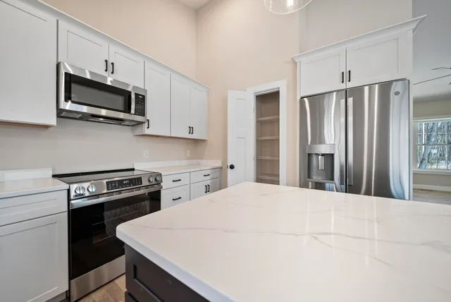 $724,800 | 80 Bypass 28, Derry, NH 03038