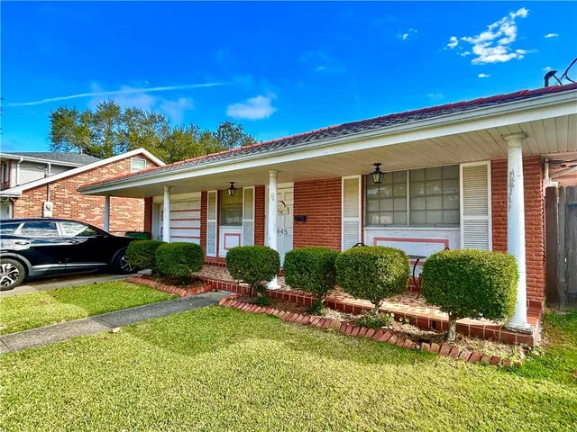 $1,900 | 945 Brockenbraugh Court, Metairie, LA 70005