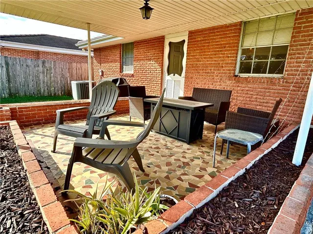 $1,900 | 945 Brockenbraugh Court, Metairie, LA 70005
