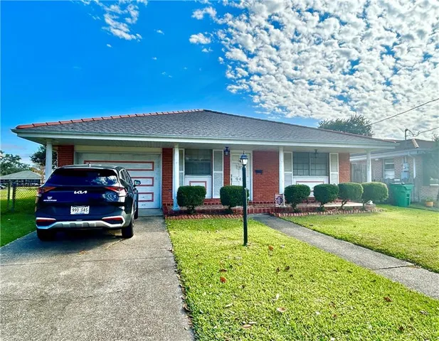 $1,900 | 945 Brockenbraugh Court, Metairie, LA 70005