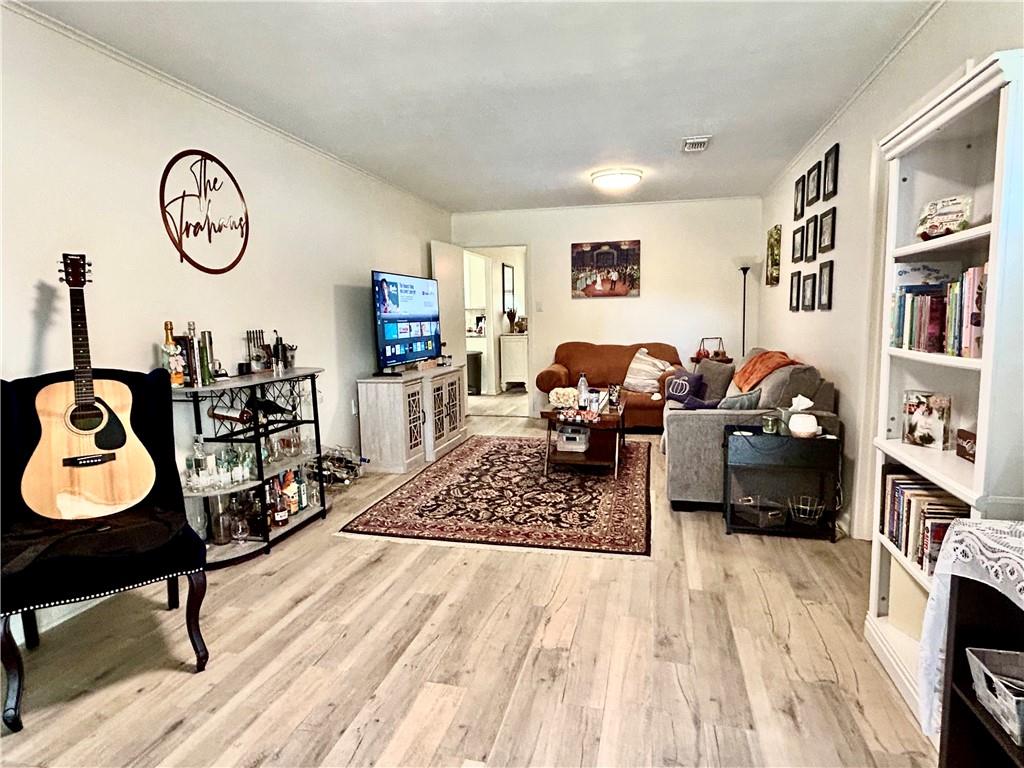 945 Brockenbraugh Court Metairie, LA 70005 - Photo 4 of 25