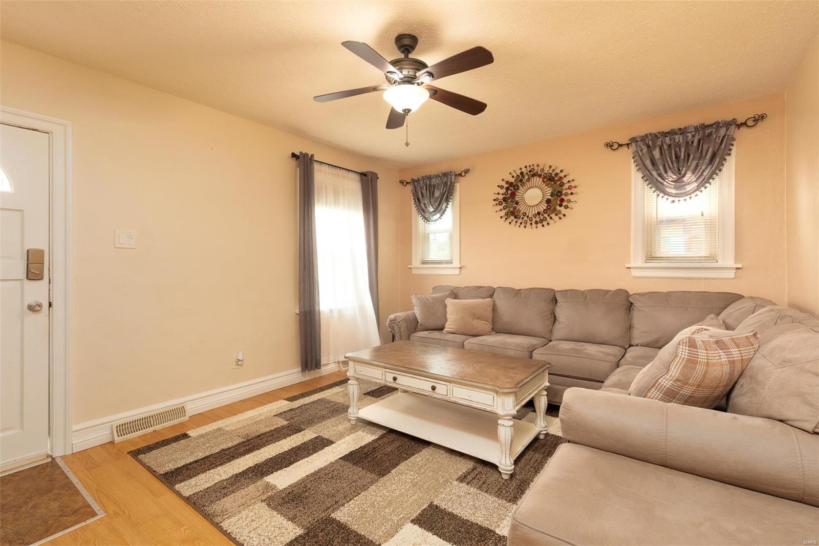 6219 Weber Road St. Louis, MO 63123 - Photo 3 of 16 Gallery Image 3