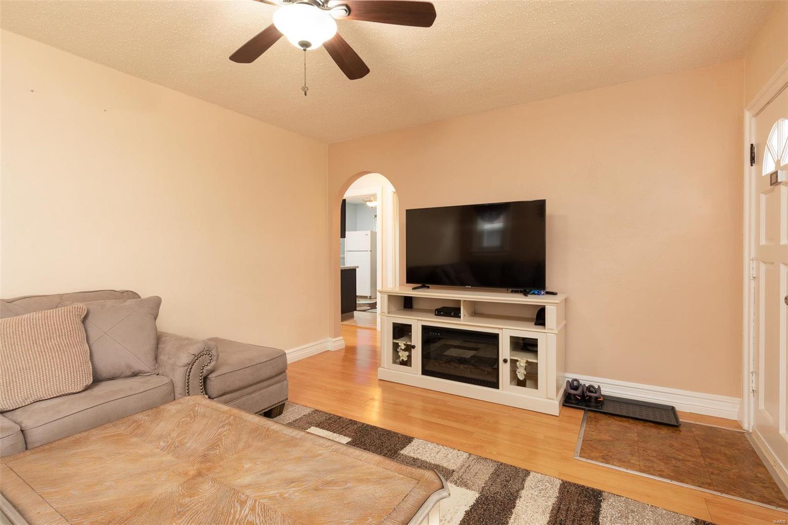 6219 Weber Road St. Louis, MO 63123 - Photo 5 of 16 Gallery Image 5