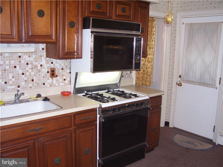 824 Medway Road Philadelphia, PA 19115 - Photo 8 of 18