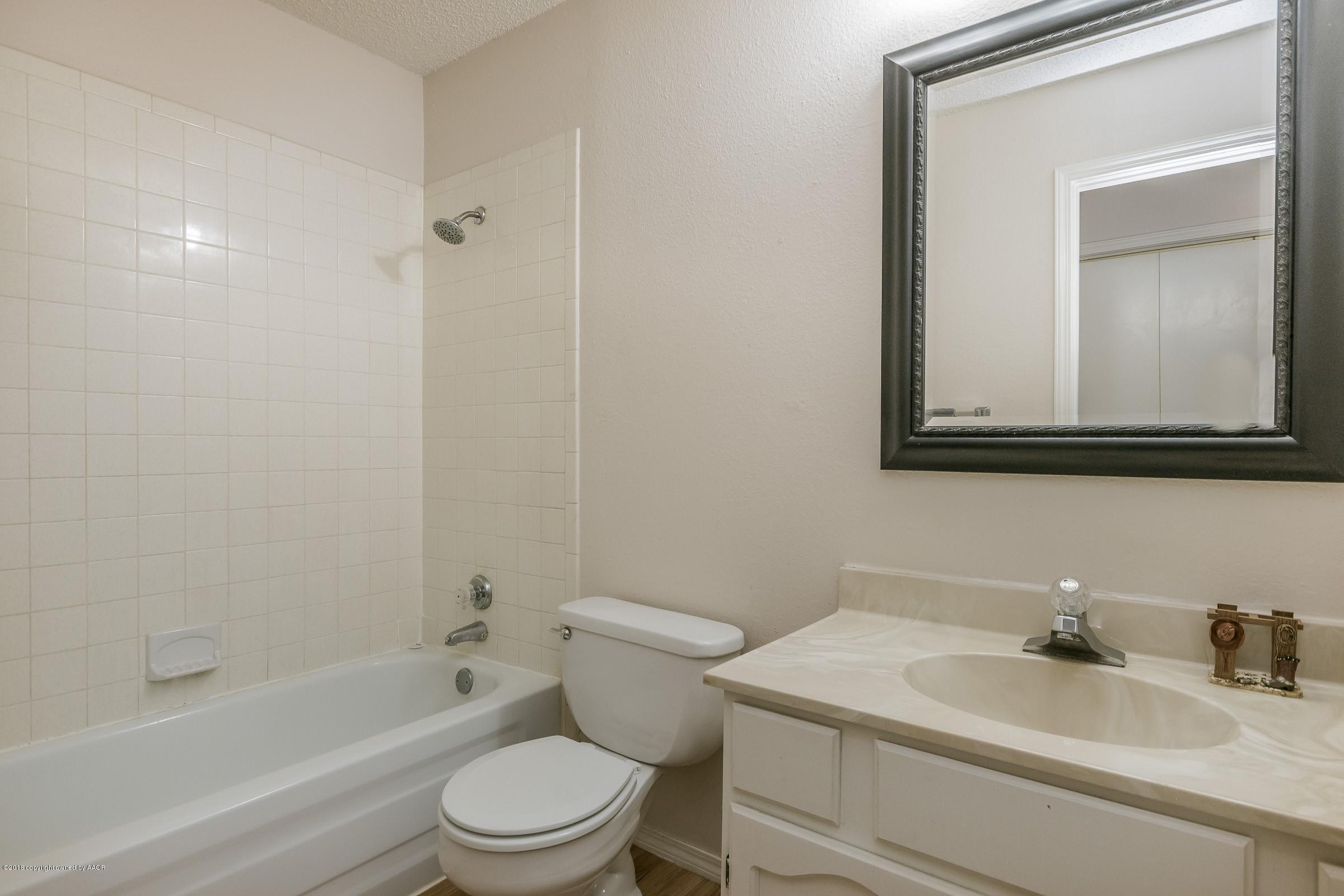 3005 Surf Drive Amarillo, TX 79110 - Photo 20 of 25 020_Hall Bathroom