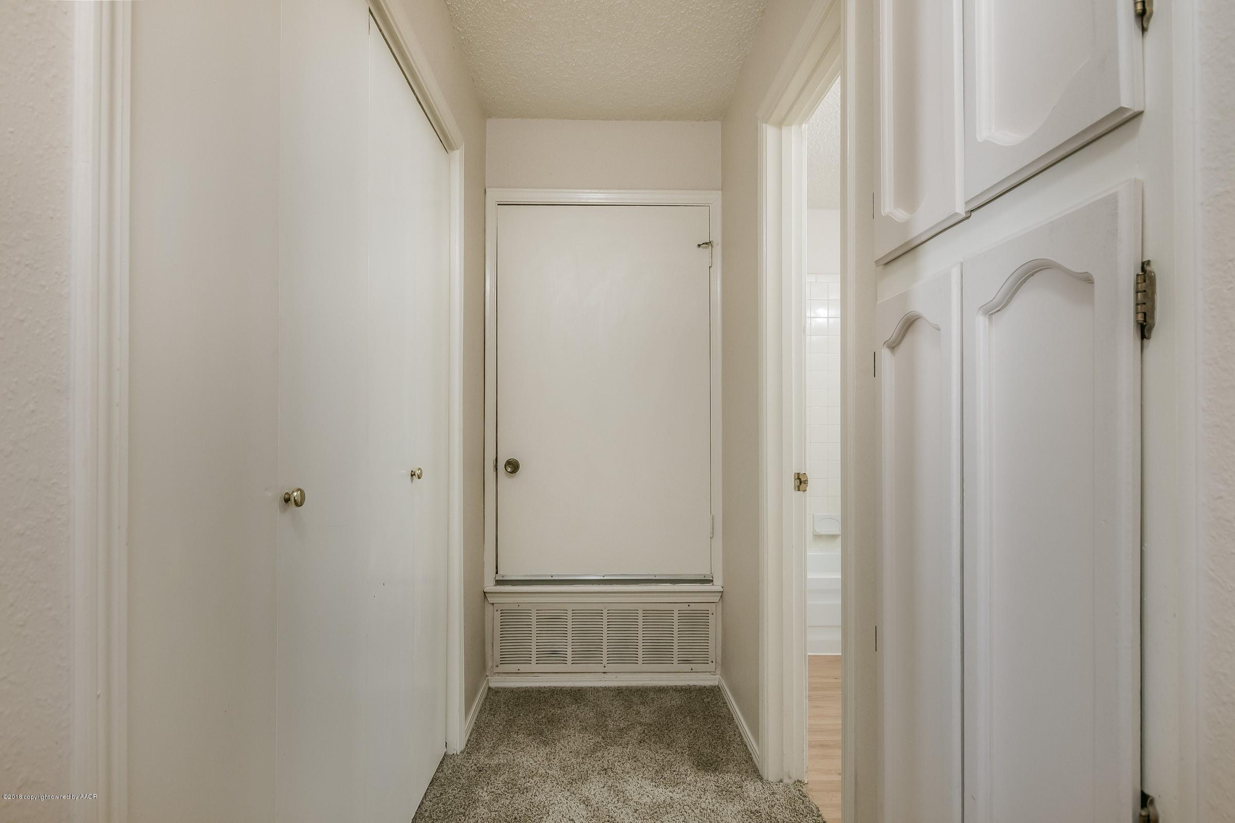 3005 Surf Drive Amarillo, TX 79110 - Photo 21 of 25 021_Hall Storage