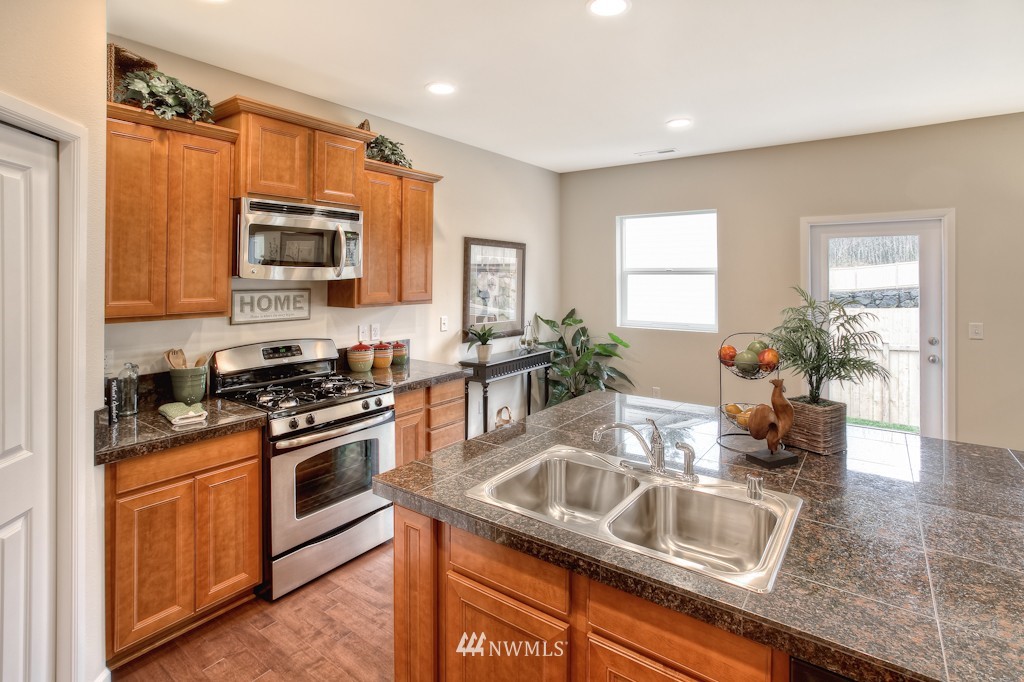 4869 East R Street, Unit 3002 Tacoma, WA 98404 - Photo 3 of 18