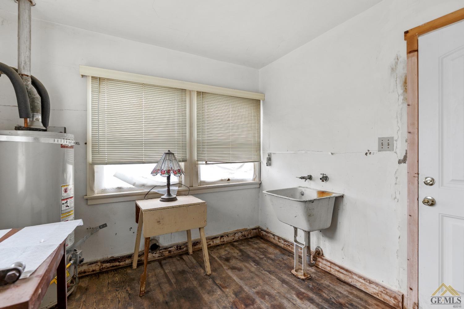 Undisclosed Address Tehachapi, CA 93561 - Photo 16 of 22 a workspace with furniture and window