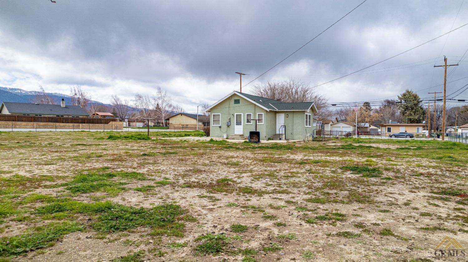 Undisclosed Address Tehachapi, CA 93561 - Photo 21 of 22 a big room with garden view