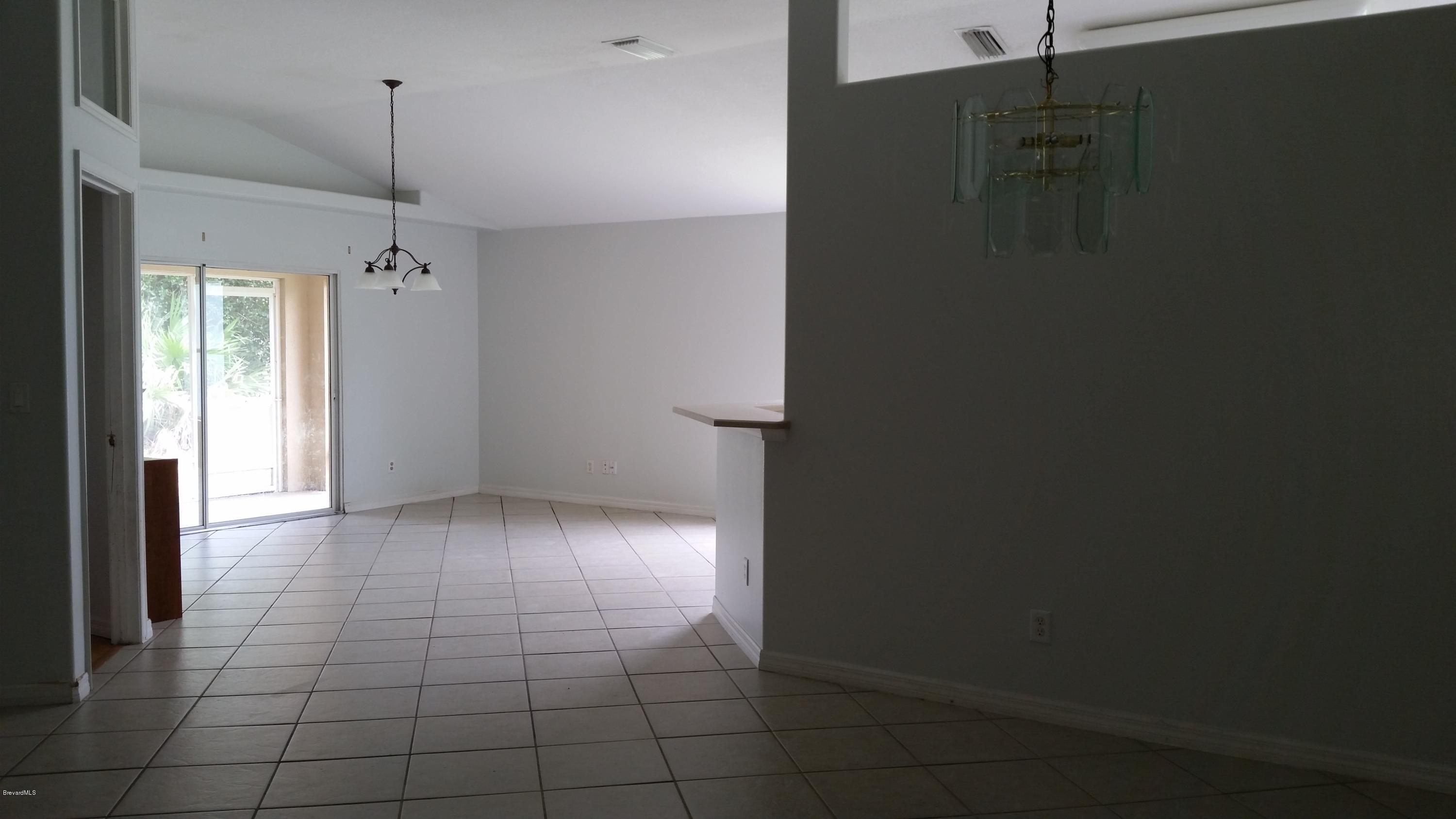 984 Tavernier Circle Northeast Palm Bay, FL 32905 - Photo 4 of 15 20150724_133651
