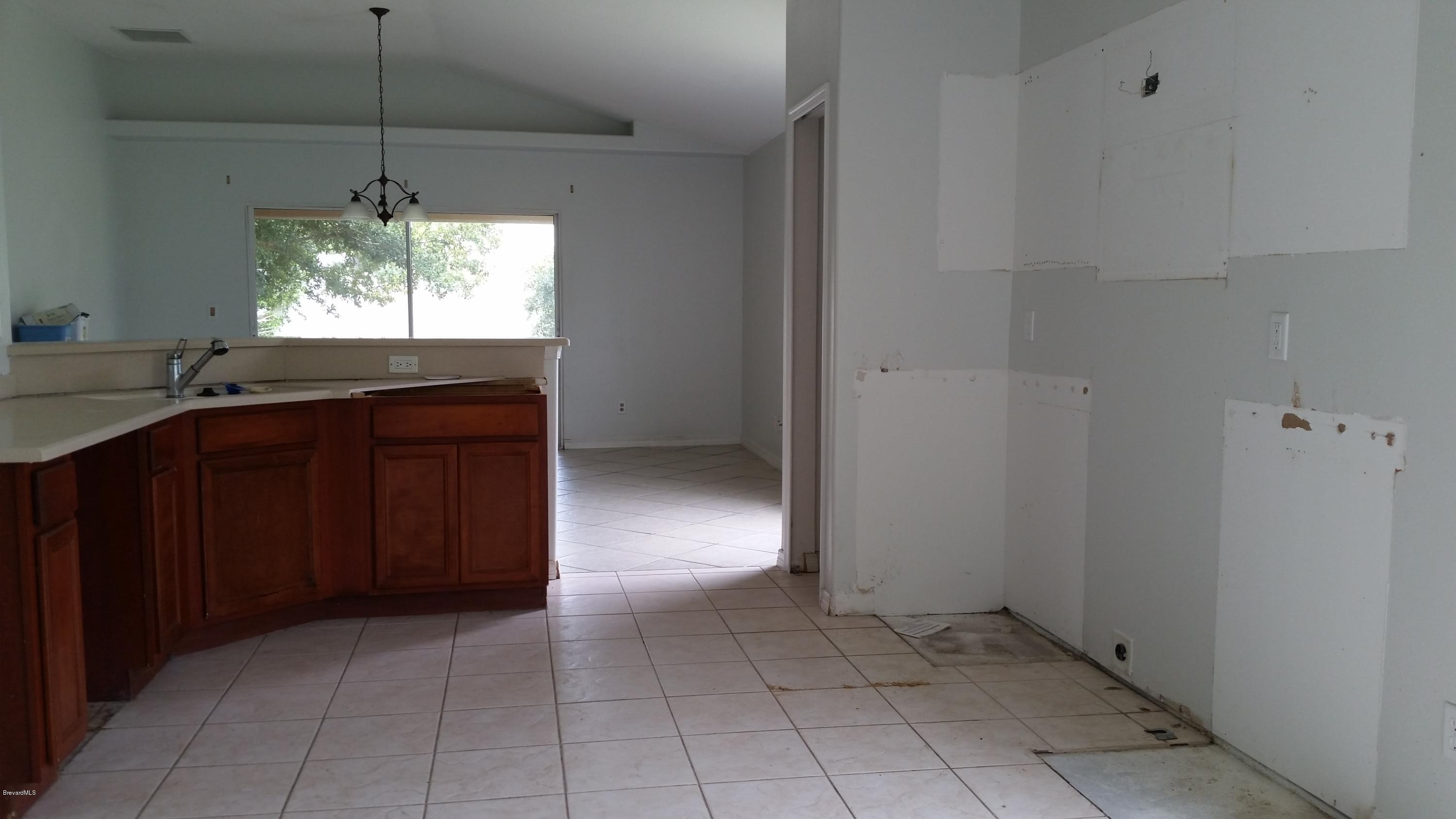 984 Tavernier Circle Northeast Palm Bay, FL 32905 - Photo 9 of 15 20150724_133615