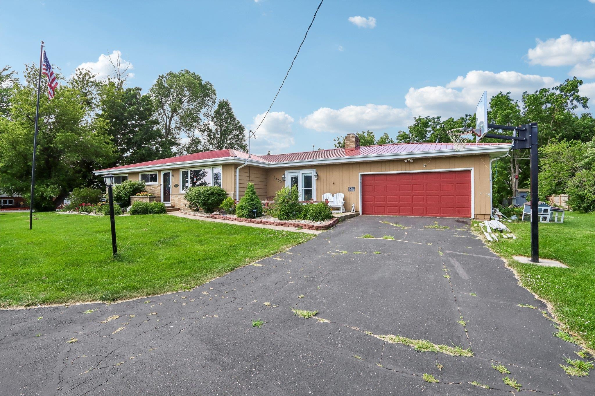 2400 West Avalon Road Janesville, WI 53546 - Photo 2 of 54