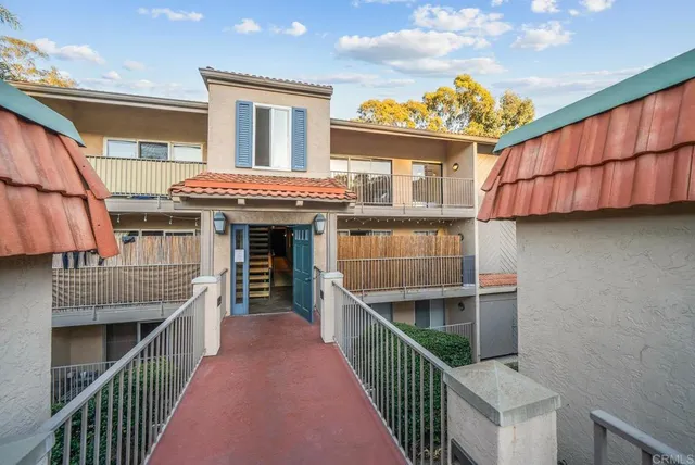 a view of roof with building