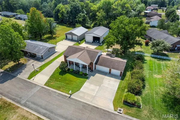 $285,000 | 212 Lon Dell Drive, Chester, IL 62233