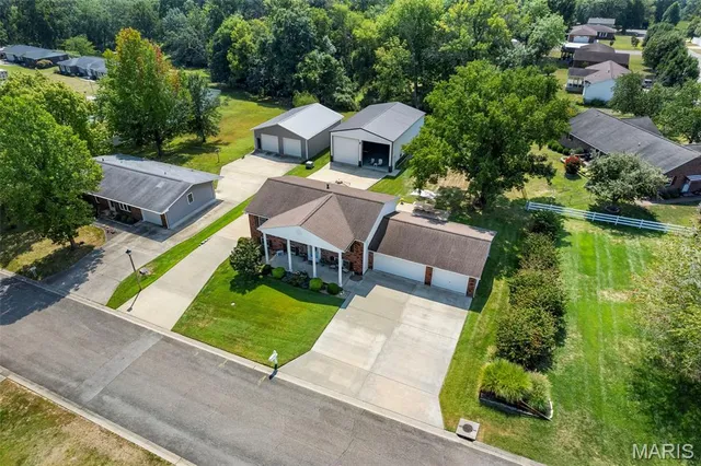 $299,000 | 212 Lon Dell Drive, Chester, IL 62233