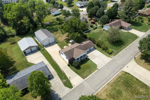 $285,000 | 212 Lon Dell Drive, Chester, IL 62233