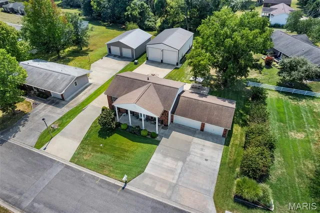 $299,000 | 212 Lon Dell Drive, Chester, IL 62233