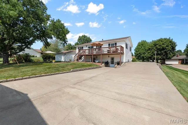 $299,000 | 212 Lon Dell Drive, Chester, IL 62233