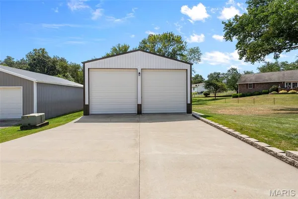 $285,000 | 212 Lon Dell Drive, Chester, IL 62233