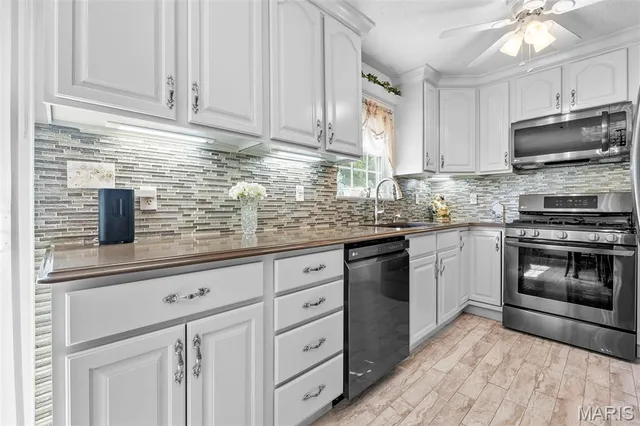 $299,000 | 212 Lon Dell Drive, Chester, IL 62233